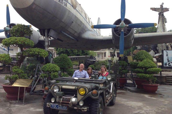 Mezza giornata tour a tema militare di Hanoi in jeep