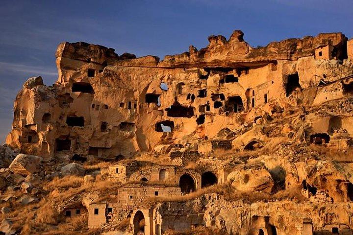 Tour de día completo a Capadocia con puesta de sol y una copa de vino