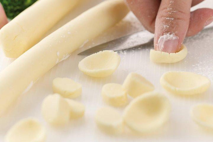 レッチェ家庭料理体験教室： クラフトオレッキエット&サボアワイン