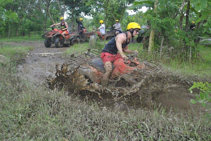 Passeio de quadriciclo com tudo incluído e rafting