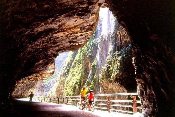 Two-days Yi-lan & Grand Taroko Gorge Park Tour