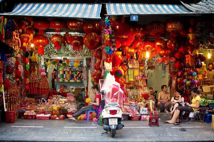 Visite privée: visite culinaire de rue dans la nuit à Hanoi