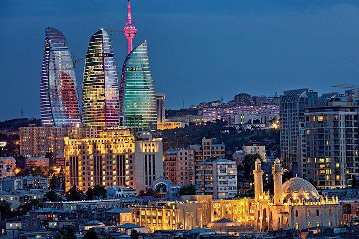 Baku by Night: Private 2-Hour Car Tour with Scenic Stops