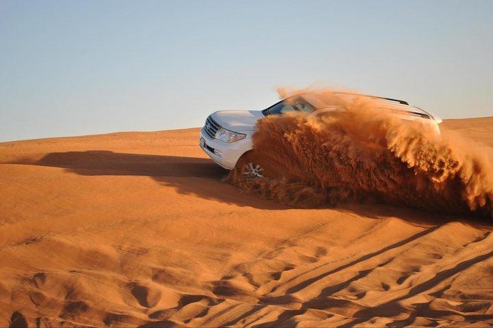 Privé ochtend Desert Dune Bashing, zandboarden, kameelrijden