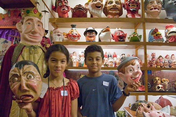 Kids and Family Gothic Quarter Walking Tour in Barcelona