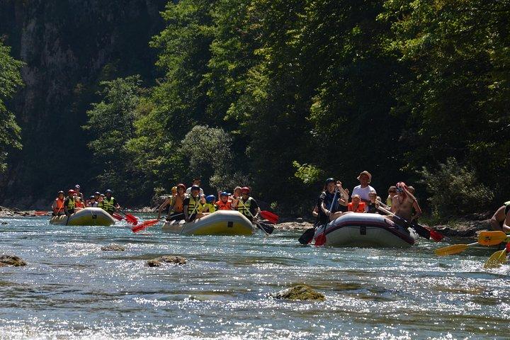 オールインクルーシブ ネレトヴァ ラフティング、モスタル発 1 日ツアー
