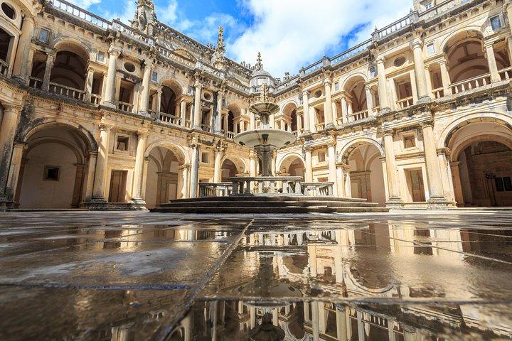 リスボンから：トマール＆アルモロール城へのテンプル騎士団日帰り旅行