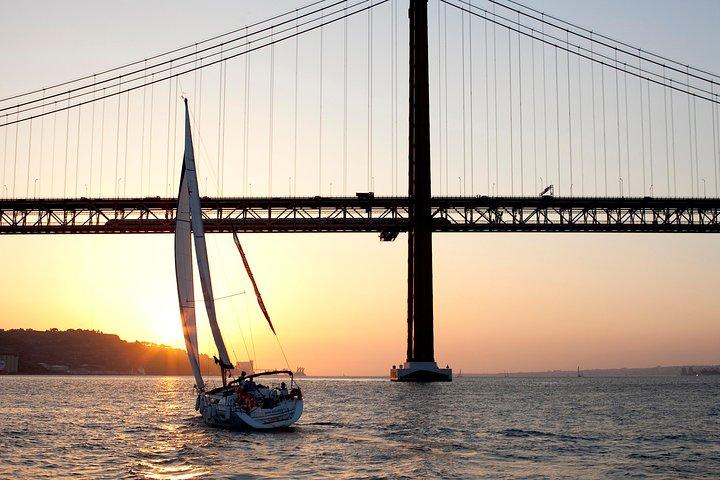 Excursion en voilier au coucher du soleil sur le fleuve Tage