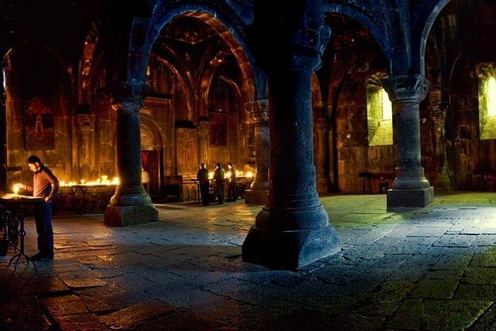 Excursão em grupo: templo pagão de Garni, mosteiro de Geghard, lago Sevan, Sevanavank