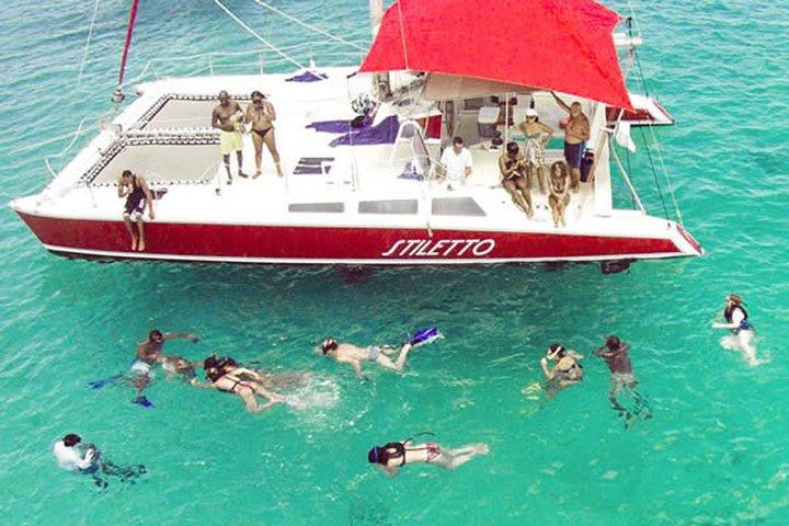 Snorkel en tortuga catamarán de Barbados con almuerzo y barra libre