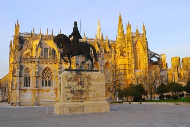 Prívate tour to Fátima, Batalha, Nazaré and Óbidos
