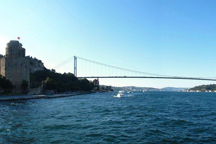 Bosphorus Cruise and Two Continents Tour with Lunch