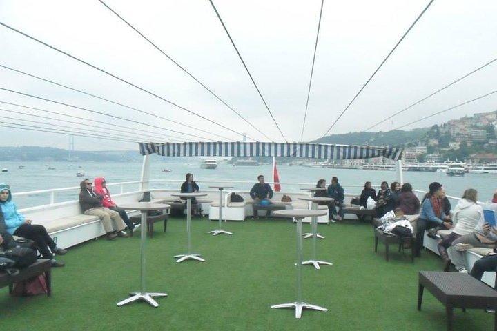 ボスポラスと金角湾のサンセットボート旅行