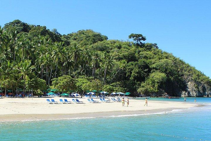 Catamaran at Tortuga Island from San Jose