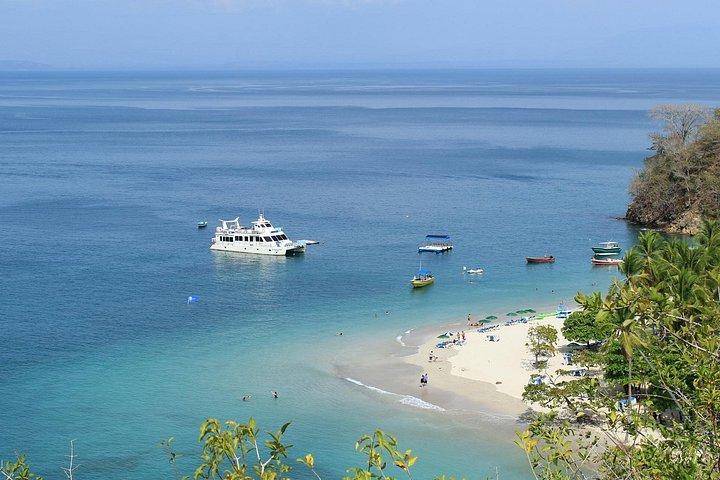 Catamaran at Tortuga Island from San Jose