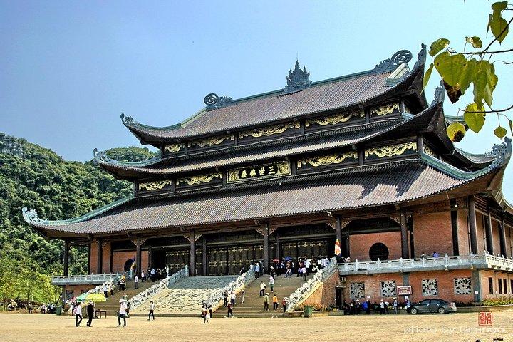 Tagesausflug nach Ninh Binh: Bai-Dinh-Pagode – Trang-An-Bootsfahrt – Aussichtspunkt Mua-Höhle