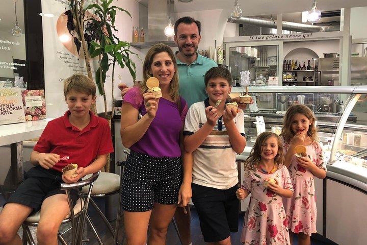 Tour al atardecer en Roma para niños y familias con pizza y gelato dirigido por Alessandra