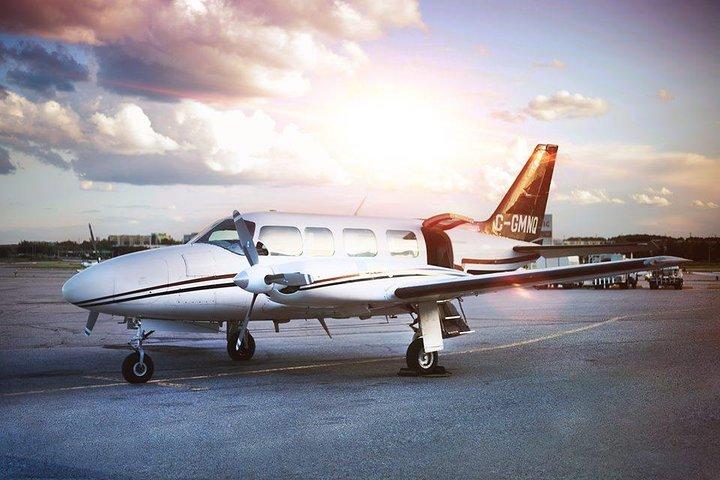 iflyTOTO で爽快な 120 km のトロントの空中ツアー
