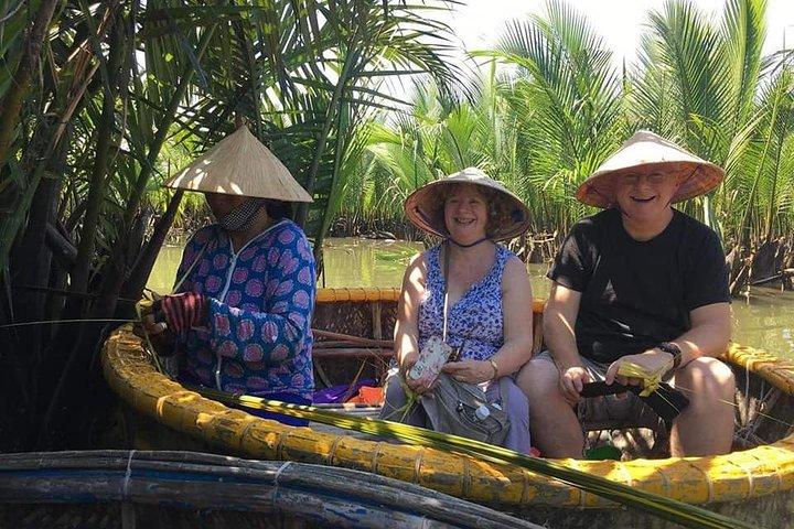 My Son Holyland-Almuerzo -Masaje de pies Basket Boat to Coconut Jungle