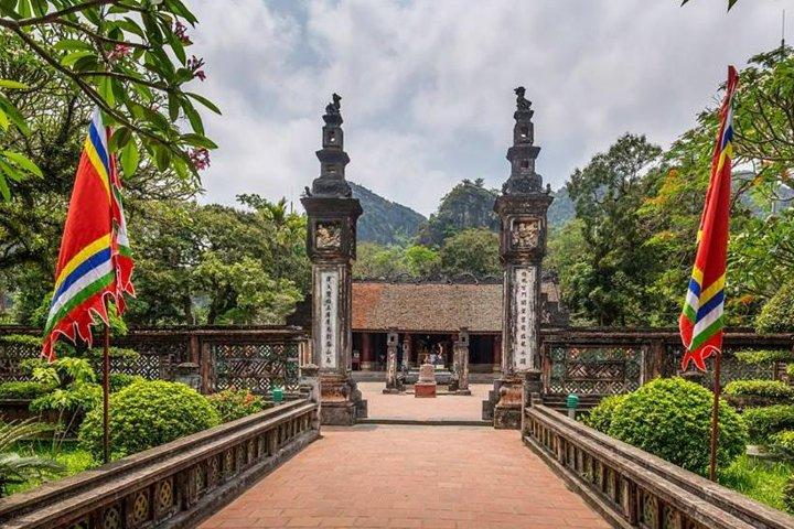 Von der Altstadt von Hanoi fahren Sie die Tour der Alten Hauptstadt Tam Coc Hoa Lu ab