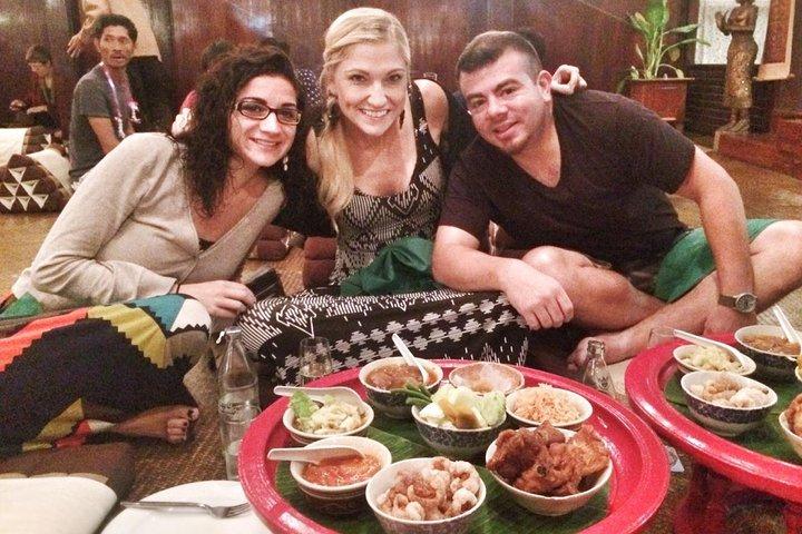 Dîner traditionnel et spectacle culturel Khum Khantoke + prise en charge à l'hôtel