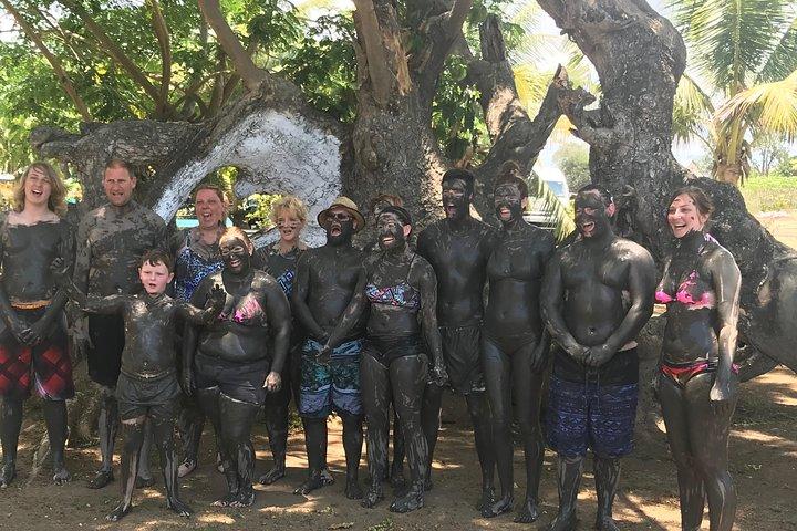 CFC Hot Spring Mud Pool, Garten des schlafenden Riesen und Dorfbesuch halbtägige Tour