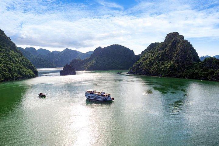 2 - Giorno Esplora Halong Bay in crociera - Crociera Budget