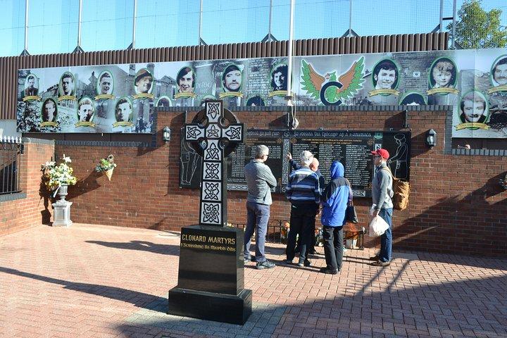 World Famous Private Belfast Troubles Taxi Cab Tour 2 horas