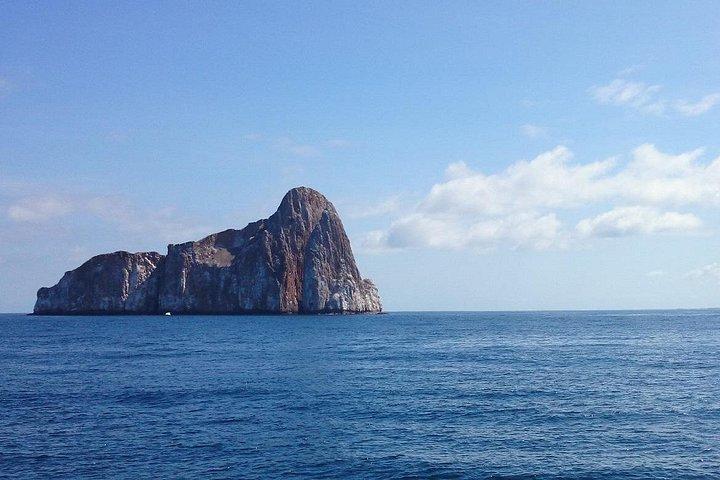 Kicker Rock og stranden