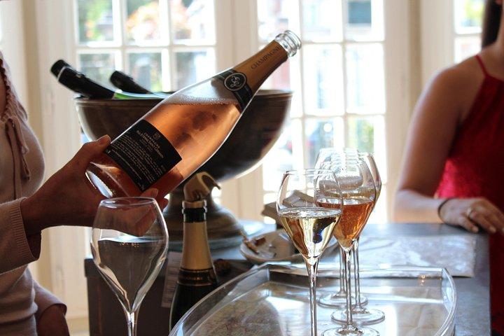 Små gruppe champagne frokost & smagning fra Paris med afhentning