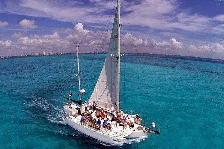 Trimaran La Lupita、カンクンからムヘーレス島へ出航