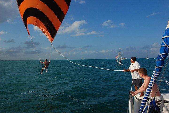 カンクンからIsla Mujeresへのセーリングクルーズパーティー