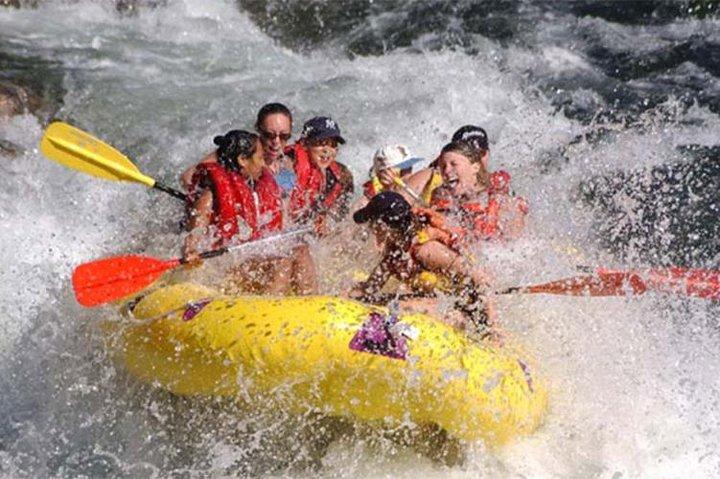 Äventyrsfärd med forsränning med oss! Och Ubud Tours