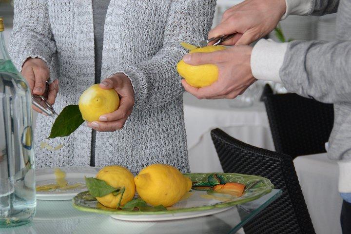 Fazendo Limoncello e almoço com base de limão