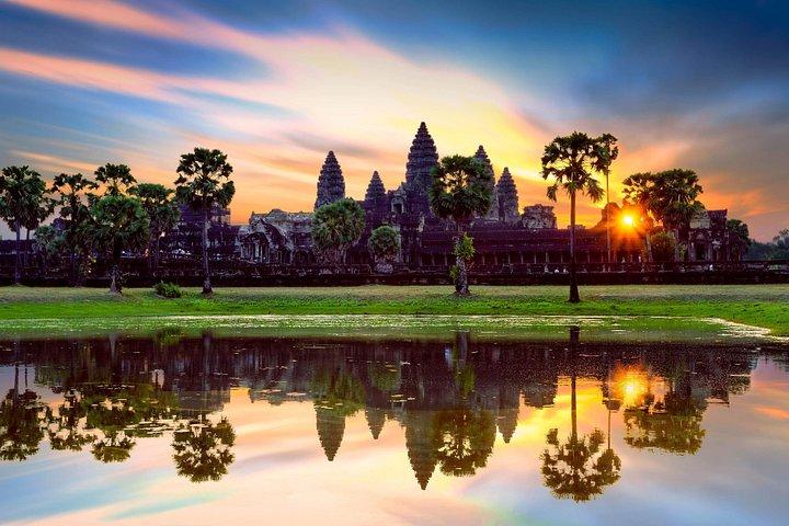 Private guided Full -day Angkor tour with sun set