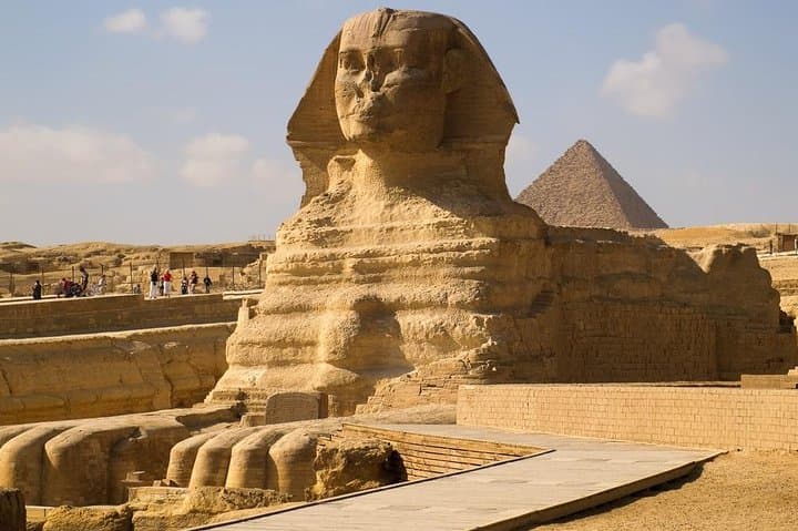 VIP Private tour to Pyramids of Giza and Sphinx