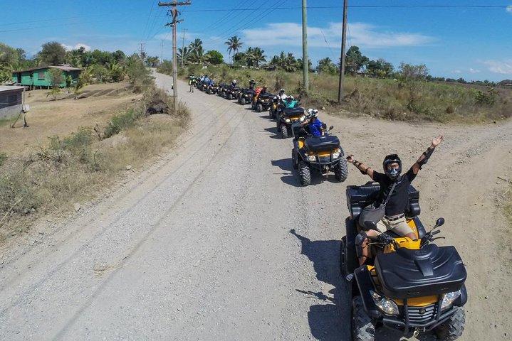 Excursion d'aventure en quad en quad dans un village et une école isolés (départ de Nadi)