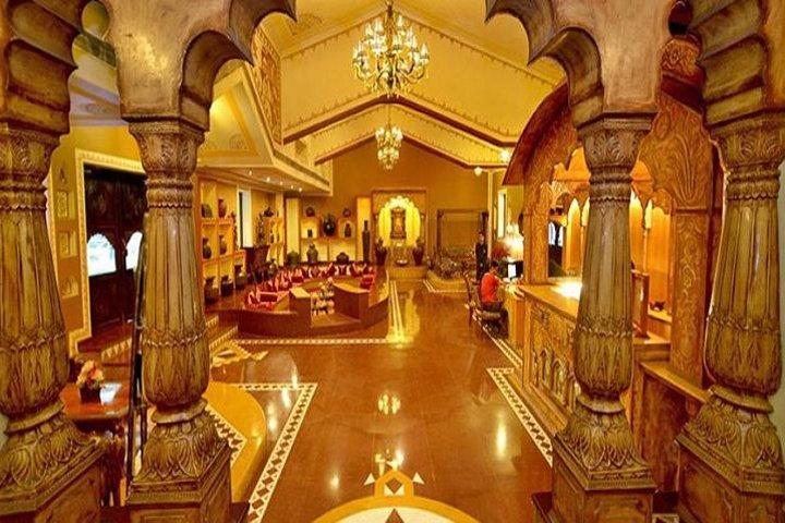Jaipur halvdagstur med lunch på Chokhi Dhani Resort