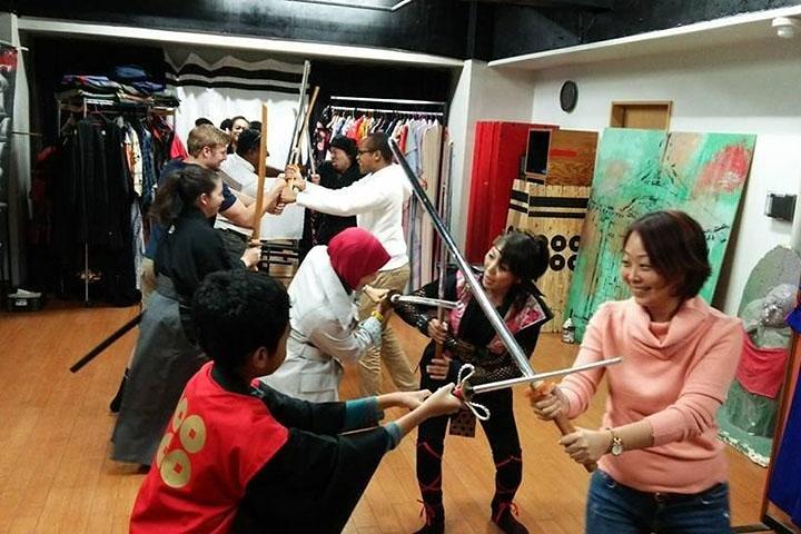 Aprenda a técnica 'Sword' da Katana de Samurai e Ninja