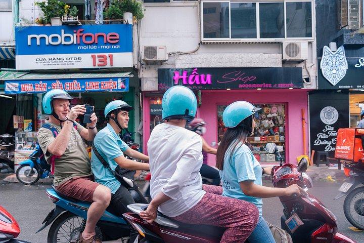 女性ライダー：ホーチミン市グルメ＆観光ツアー