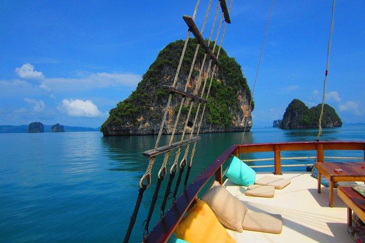 - Barco cómodo para navegar en la bahía de Phang Nga - ¡El "must-do"!