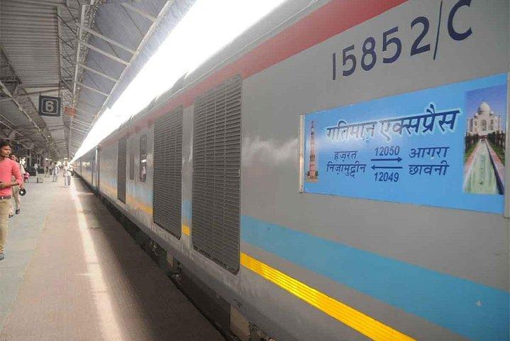 Delhi : Private Taj Mahal & Agra Tour por Gatimaan Express Train