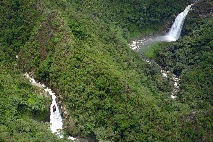 La cascata più potente di Medellin | Amache Sky, Zipline & More