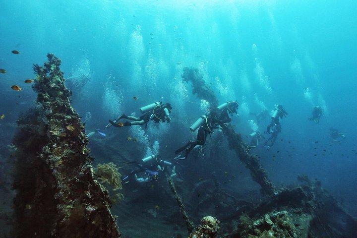 トランベン ダイビング ツアー 難破船 USS バリ