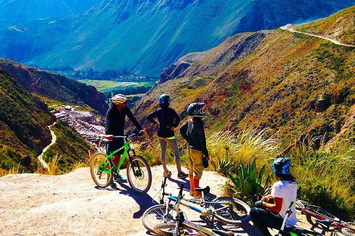 モライからマラスと塩鉱山までマウンテンバイクで行く