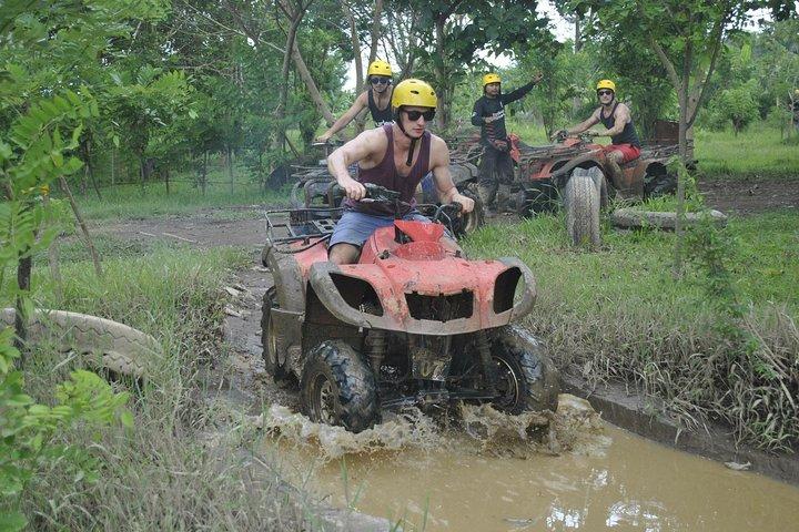 Bali ATV combinado com lago Mumbul e floresta de macacos Sangeh