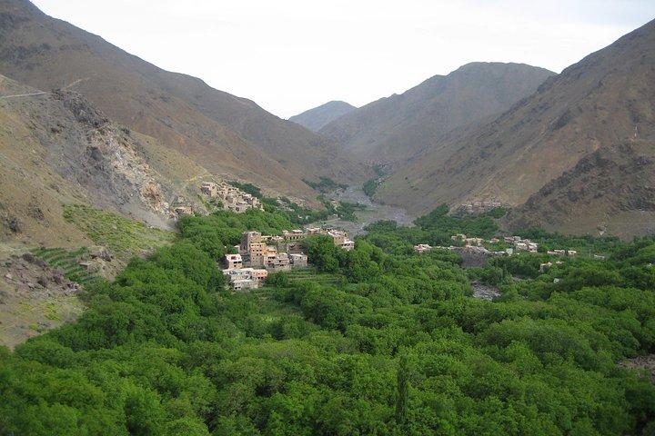 Marrakech a Imlil Valley Tour con pranzo e trekking guidato - All inclusive -