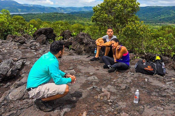アレナル火山ガイド付きハイキング、温泉オプショナル