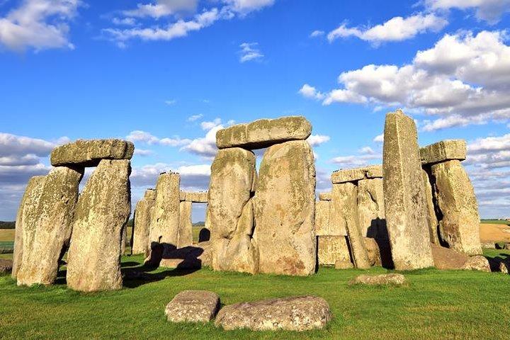 Stonehenge in einem privaten Fahrzeugservice aus London mit Eintrittskarten