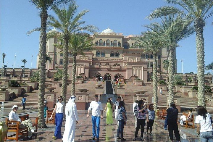 Privétour Abu Dhabi vanuit Dubai met gids en chauffeur